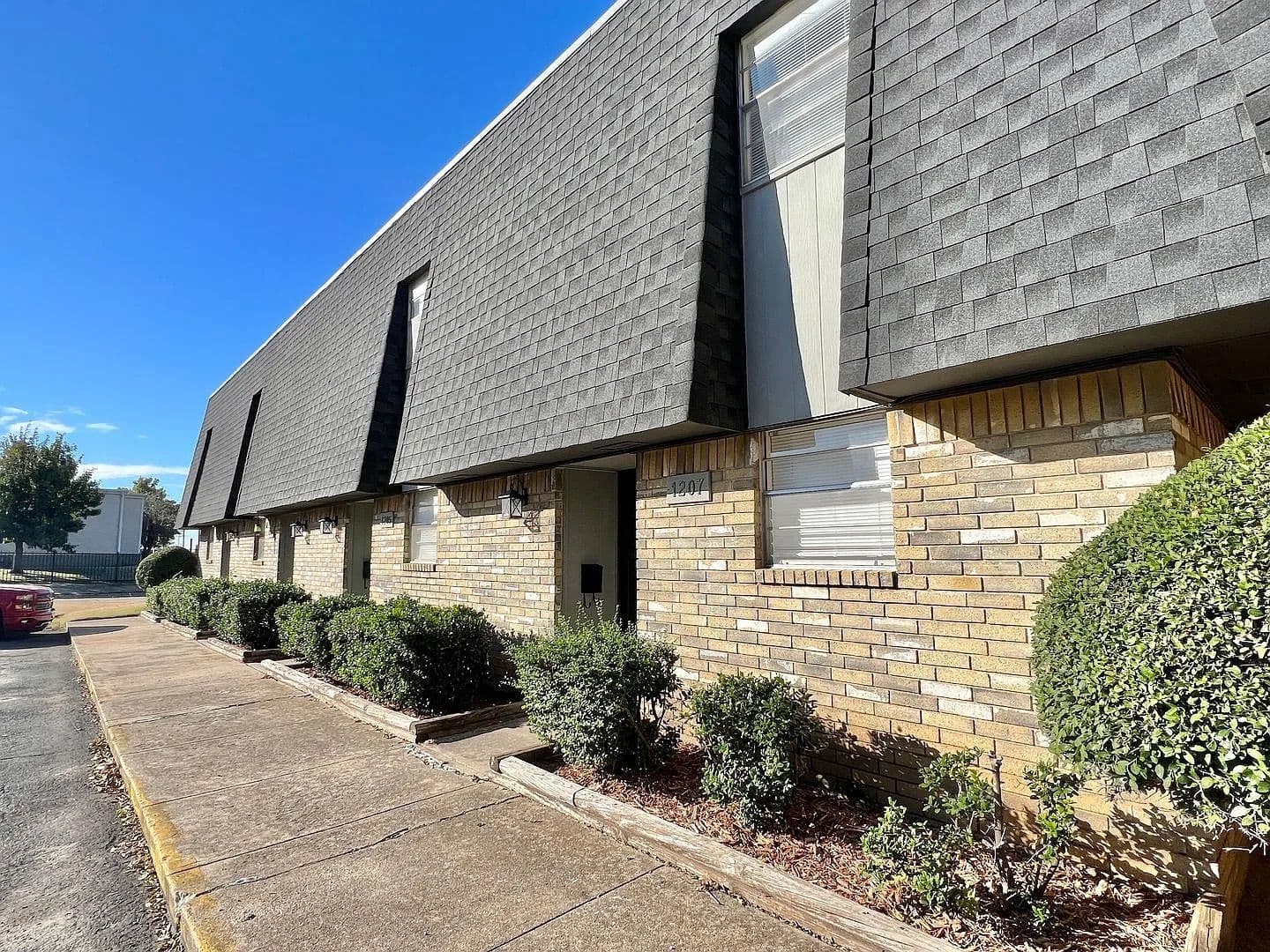 Norman Townhome: 1201 Lakecrest Dr