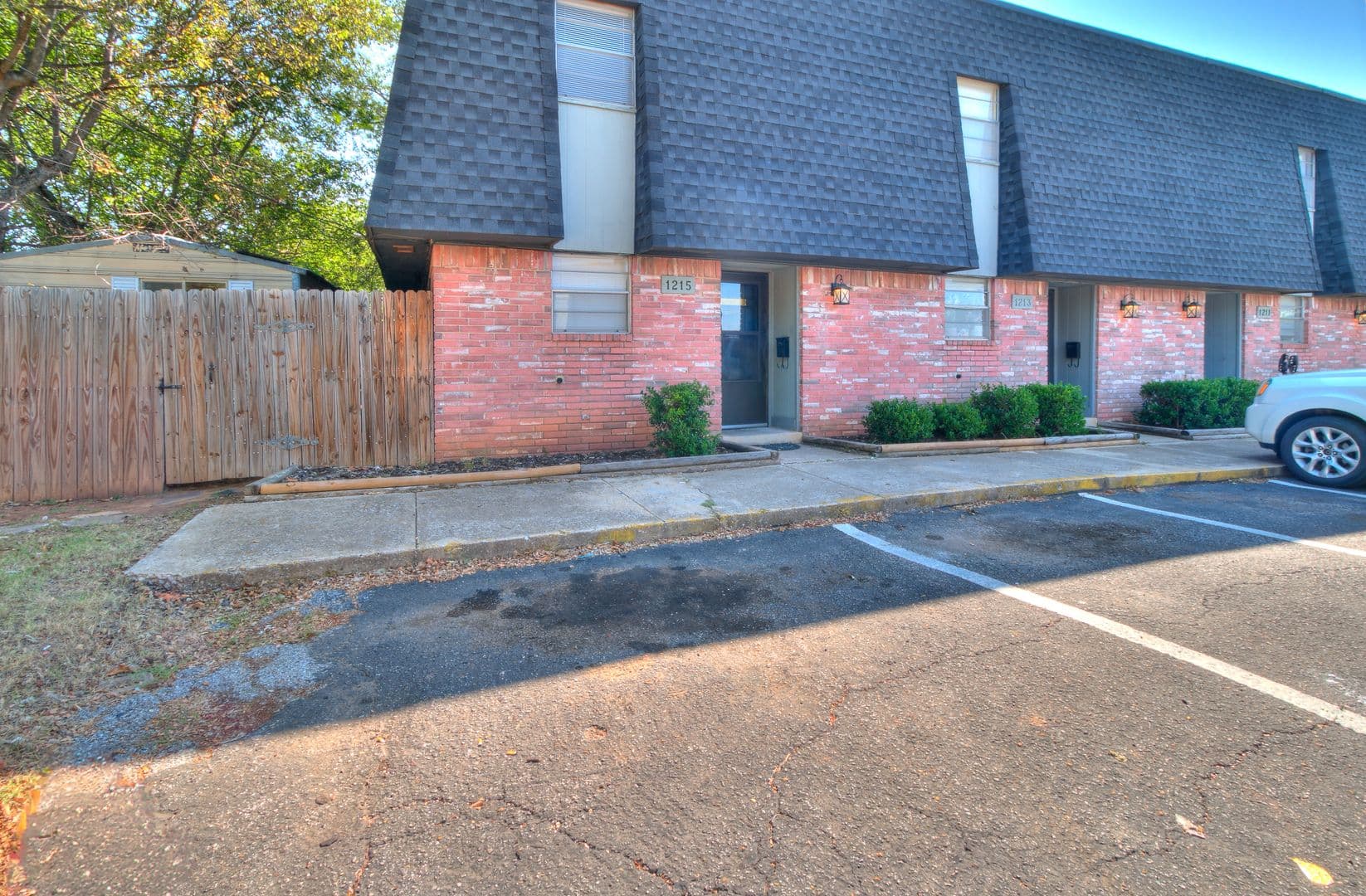 Norman Townhome: 1201 Lakecrest Dr