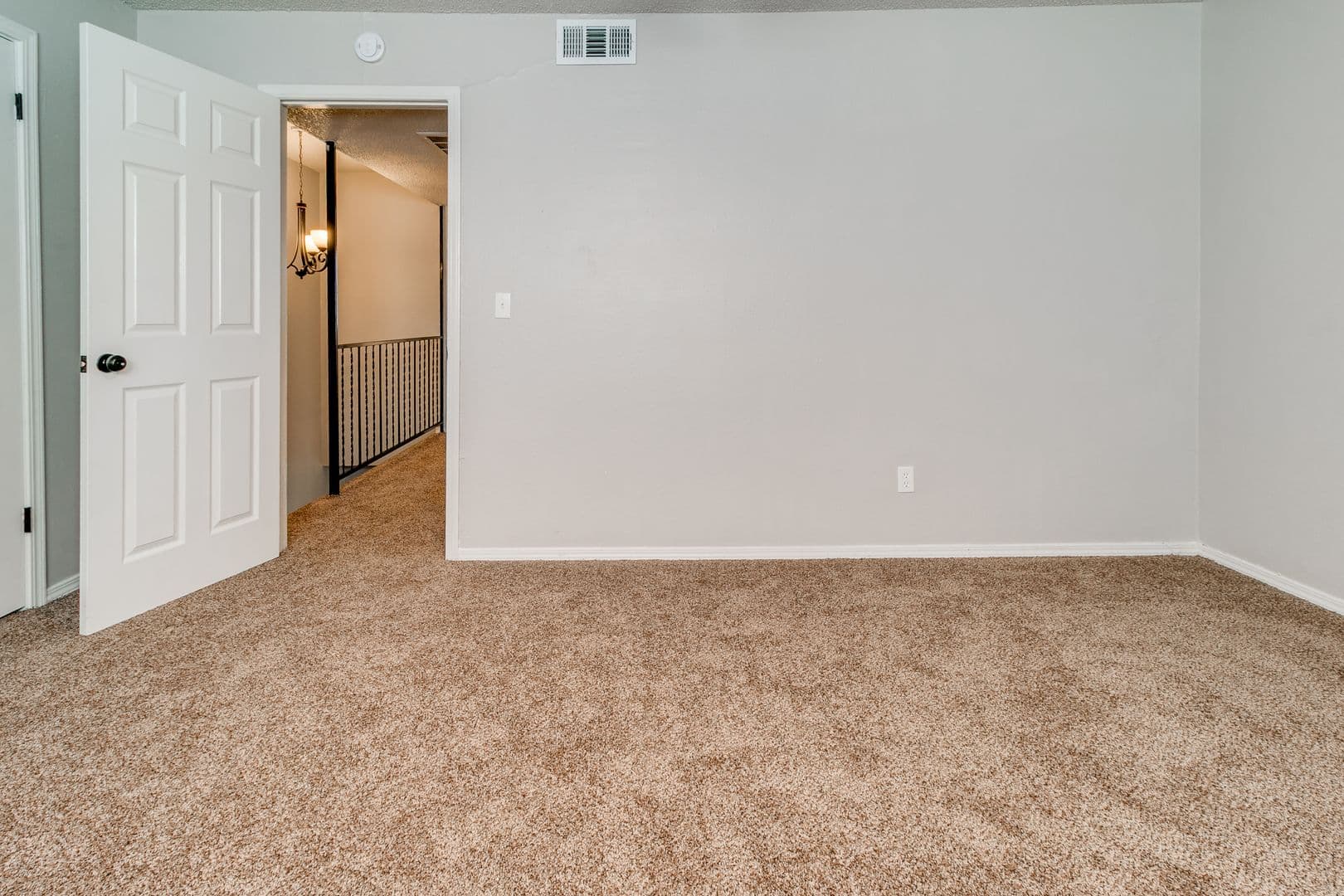 Norman Townhome: 1201 Lakecrest Dr