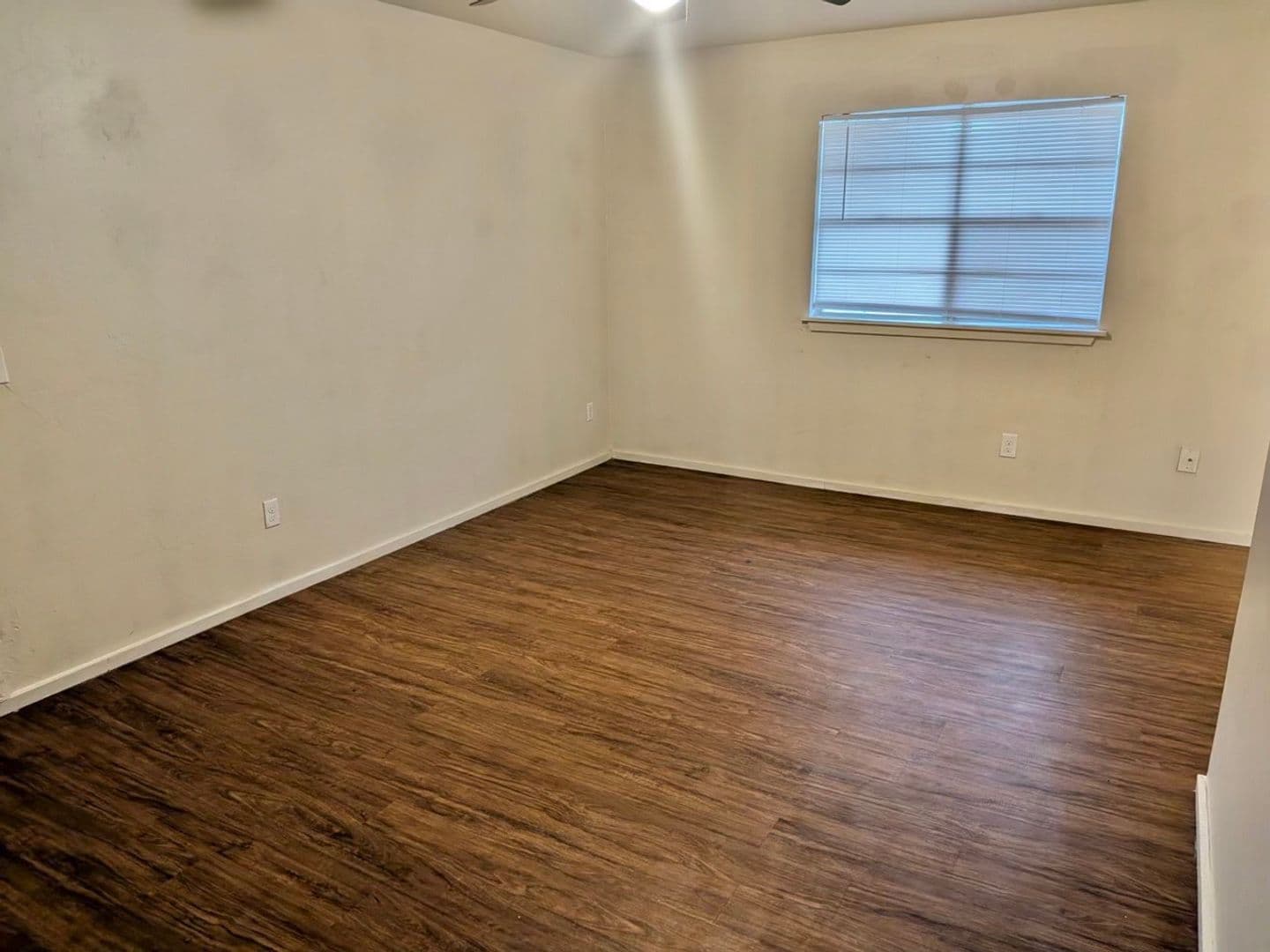 Shawnee Apartment: 1001 East Independence Street