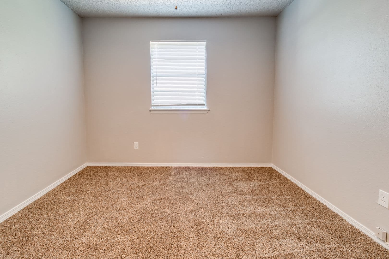 Norman Townhome: 1201 Lakecrest Dr