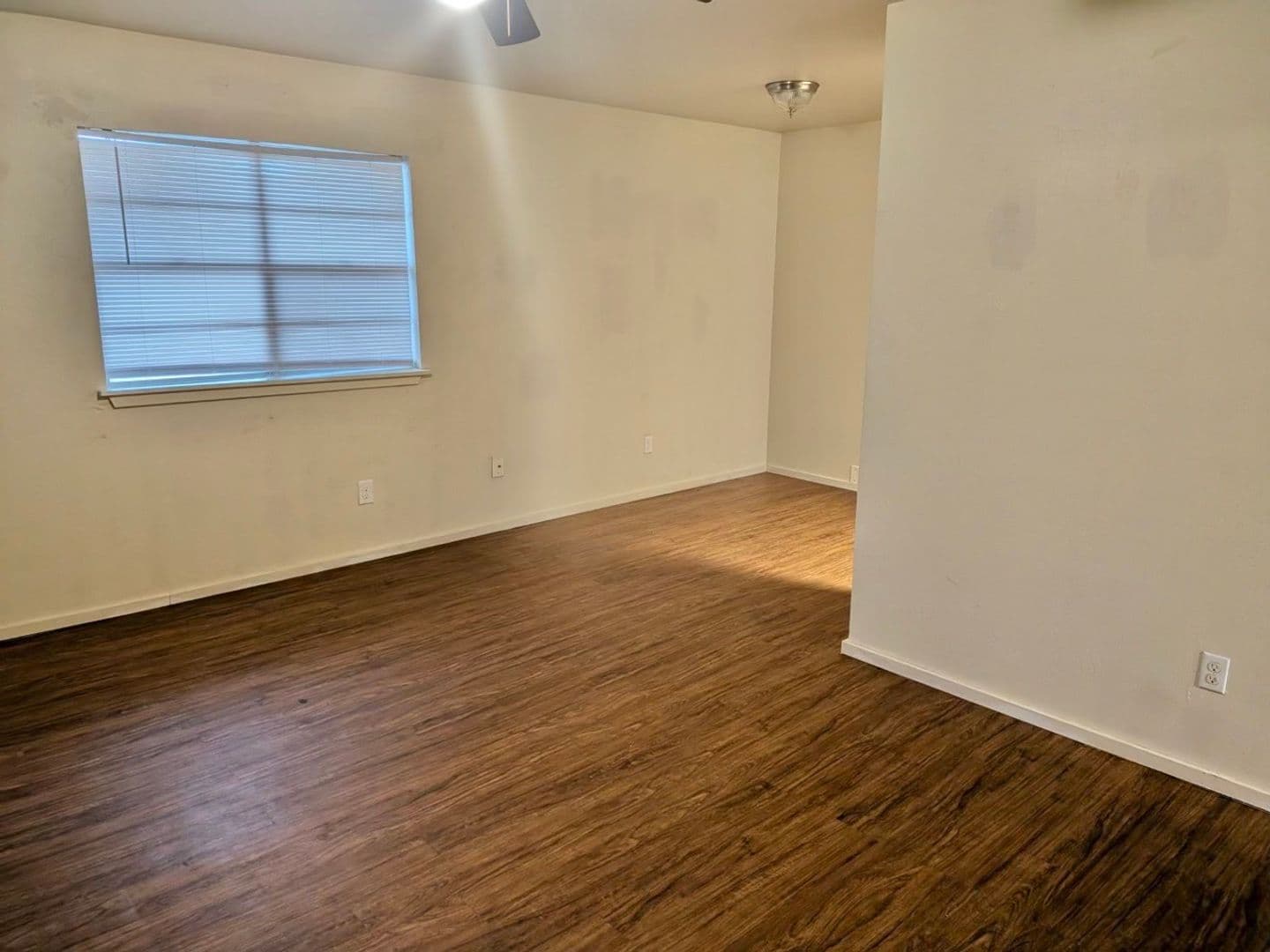 Shawnee Apartment: 1001 East Independence Street