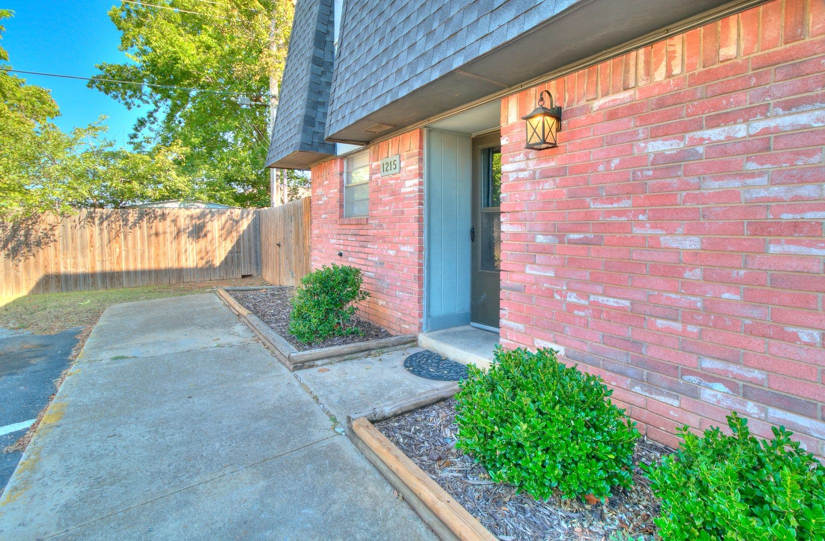 Norman Townhome: 1201 Lakecrest Dr