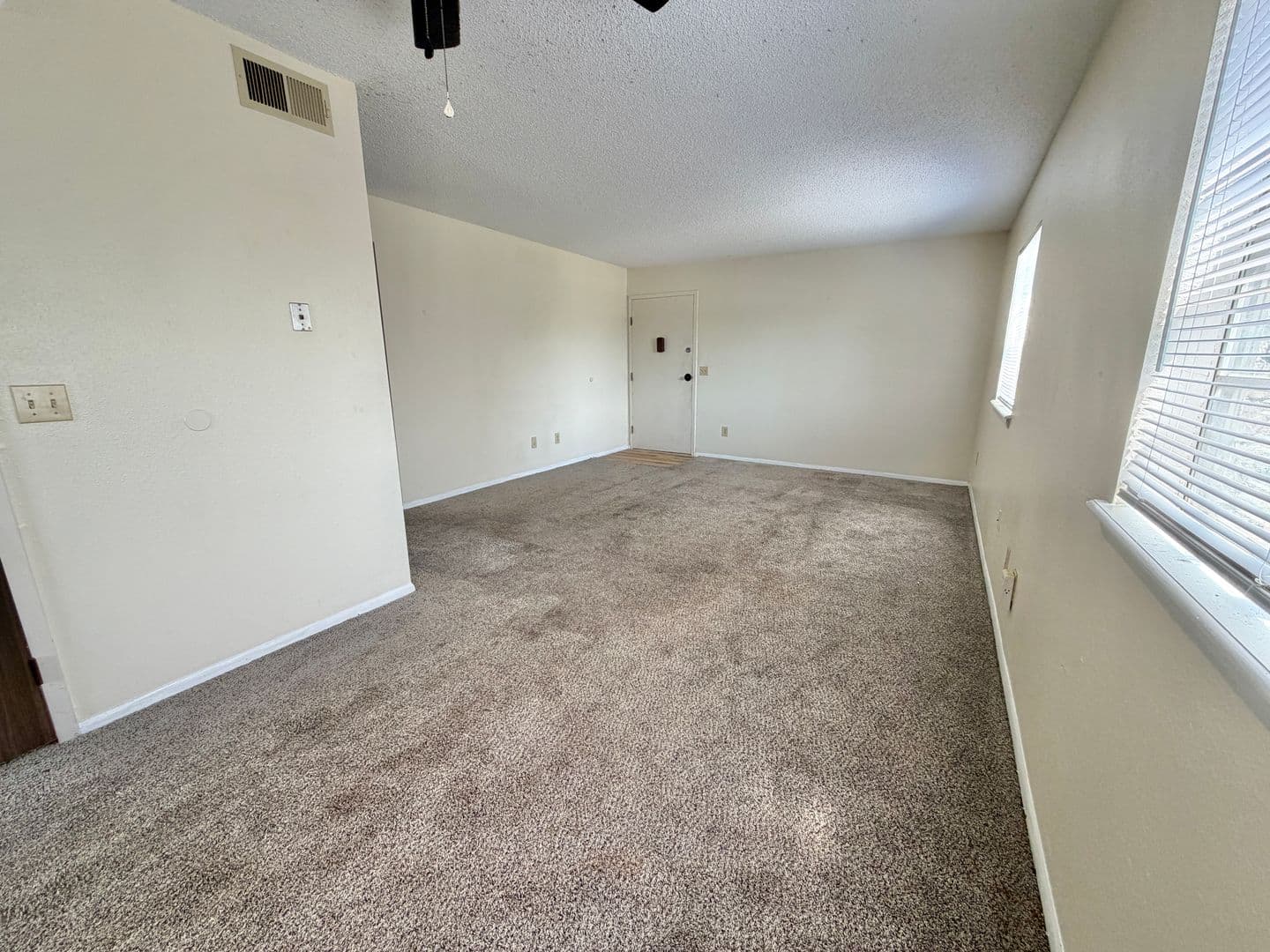 Shawnee Apartment: 1001 E Independence Street