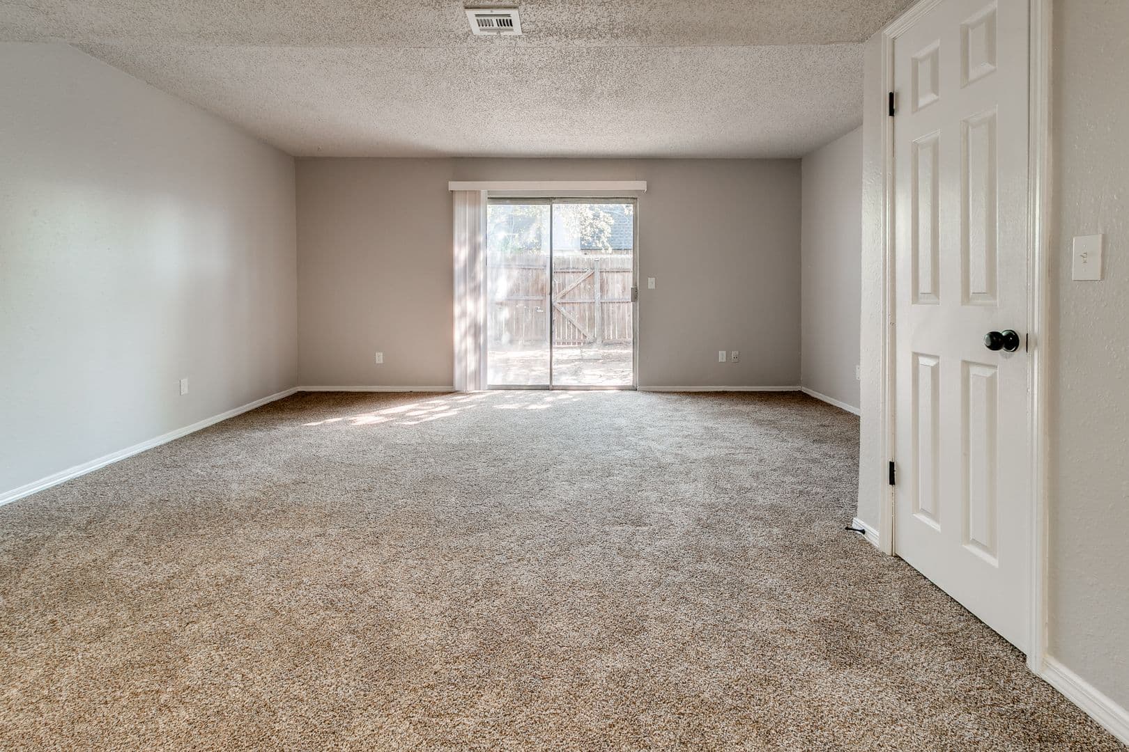Norman Townhome: 1201 Lakecrest Dr