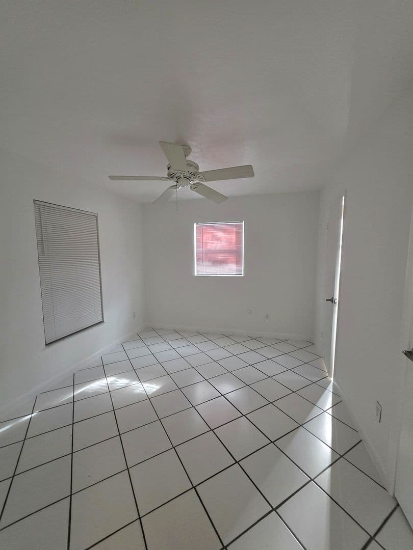 Naples House: 1294 Highlands Dr