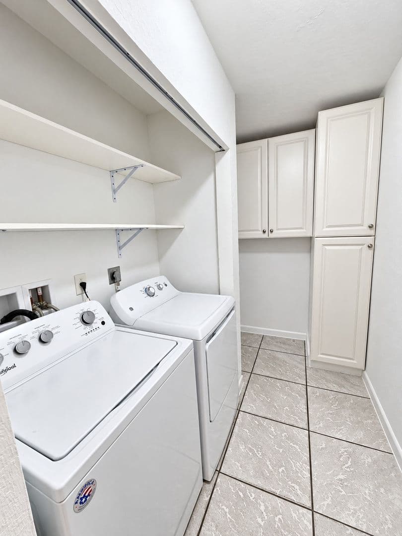 Naples House: 1294 Highlands Dr