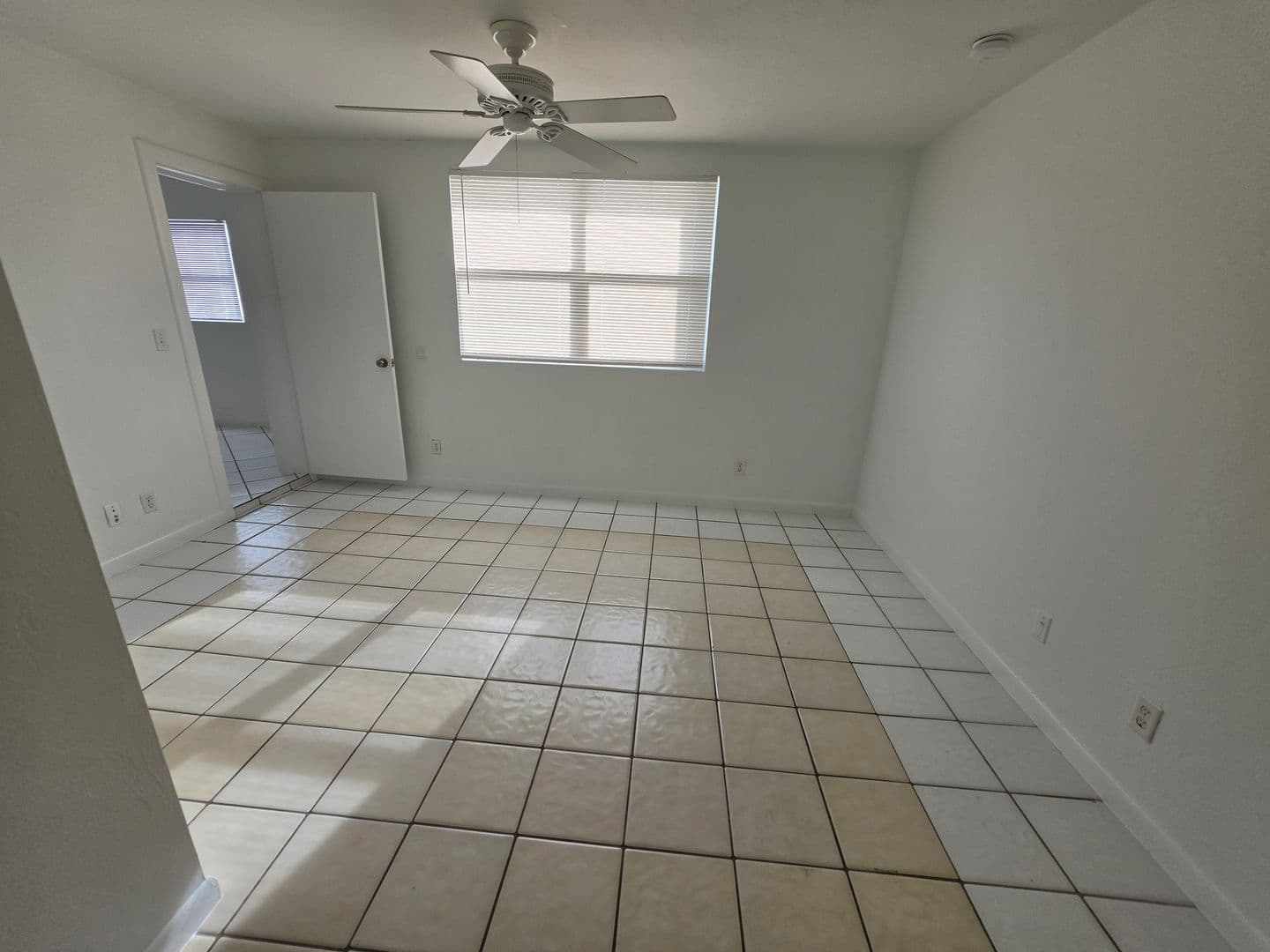 Naples House: 1294 Highlands Dr