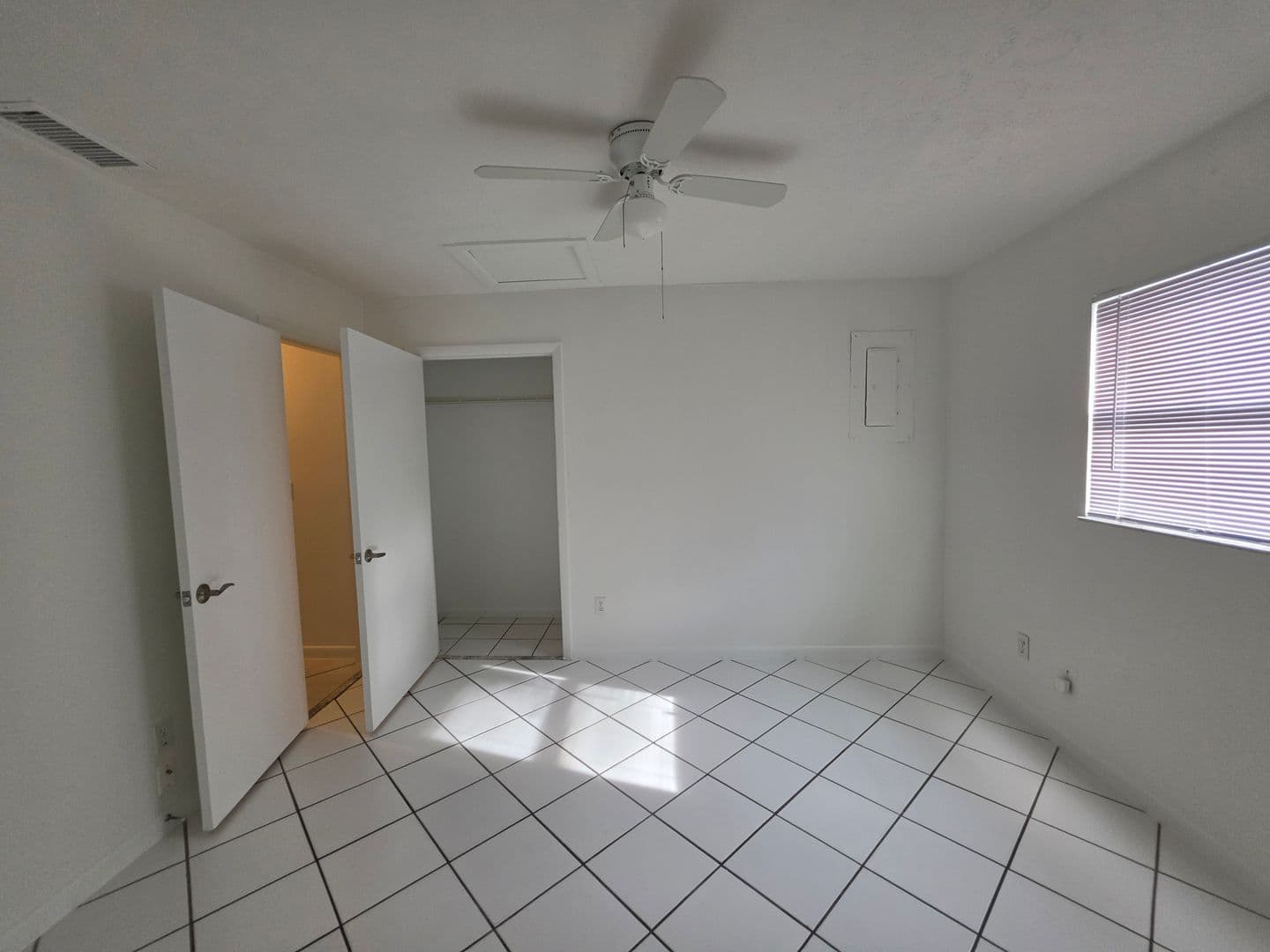 Naples House: 1294 Highlands Dr
