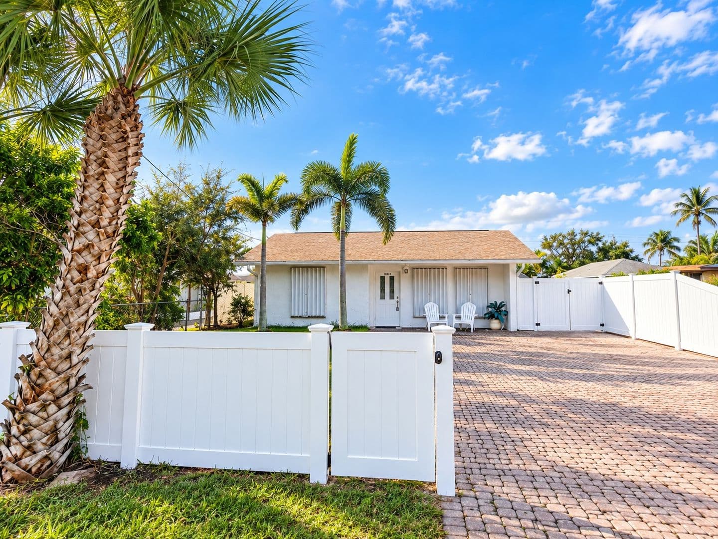Naples House: 1294 Highlands Dr