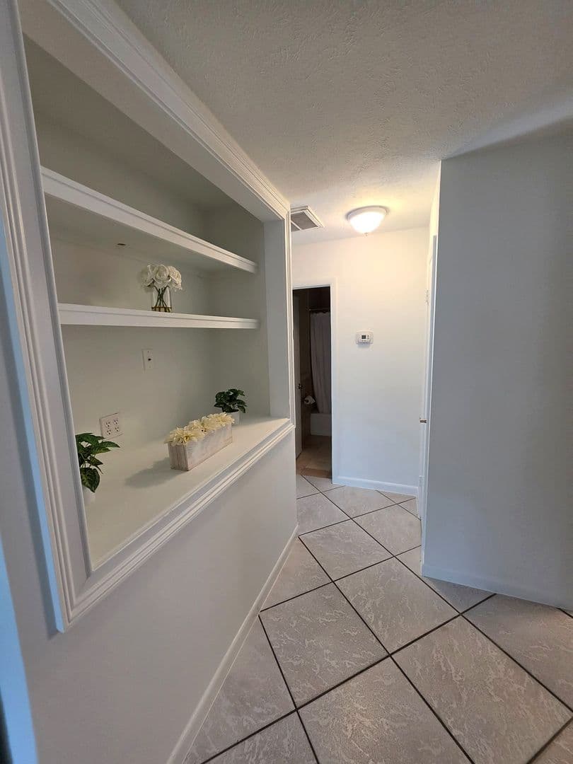 Naples House: 1294 Highlands Dr