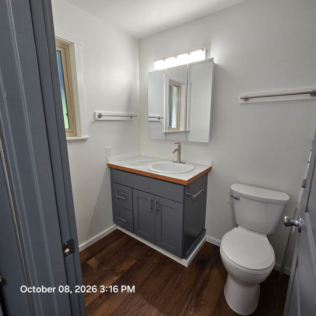 Seattle Apartment: 11020 16th Ave. SW, Apt 100