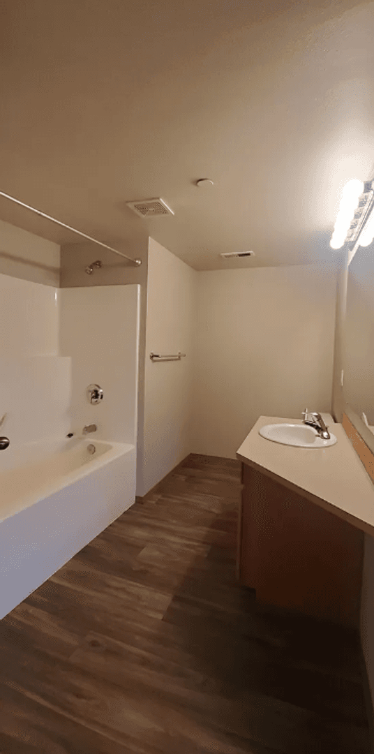 Puyallup Apartment: 215 23rd Ave SW