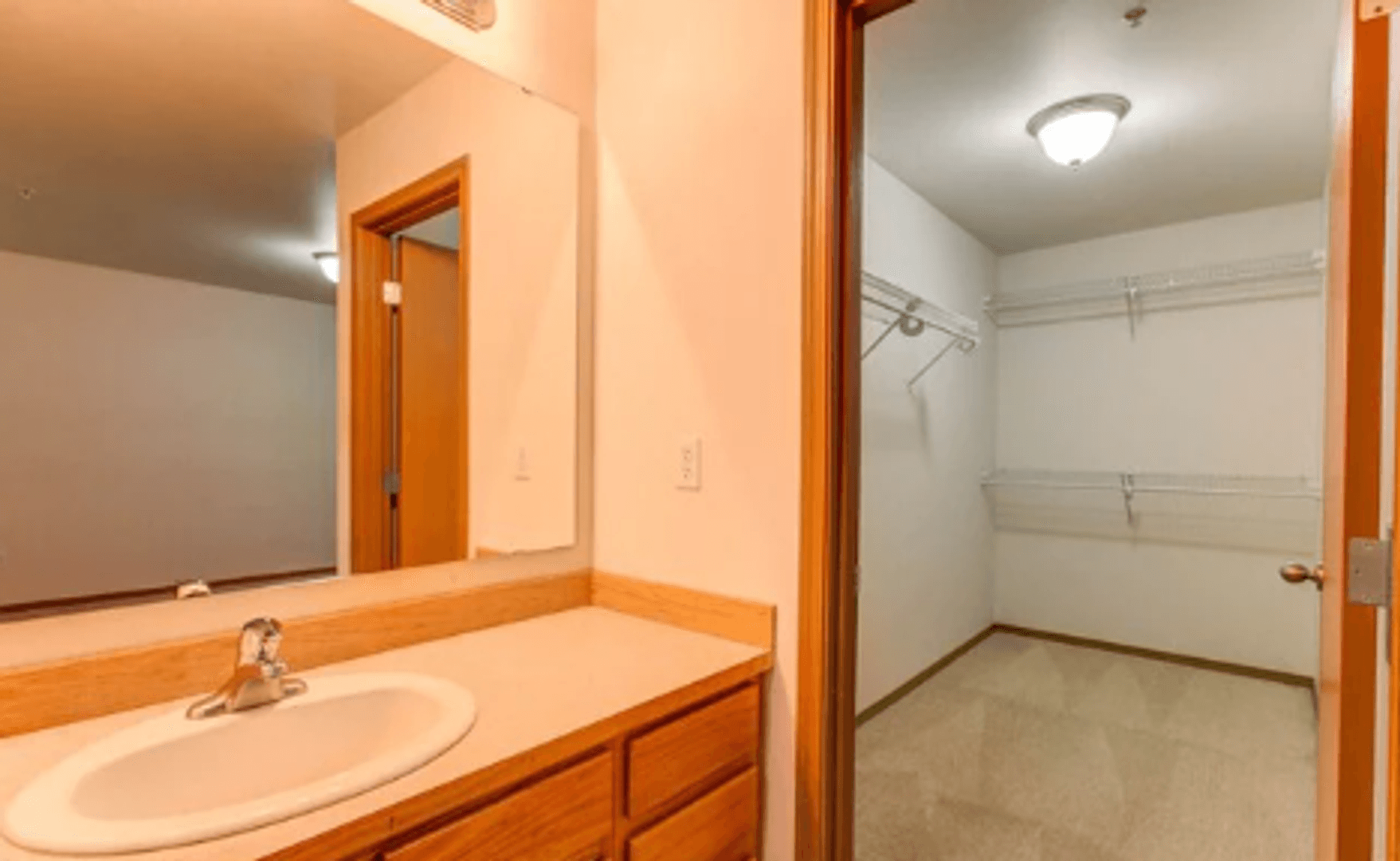 Puyallup Apartment: 215 23rd Ave SW