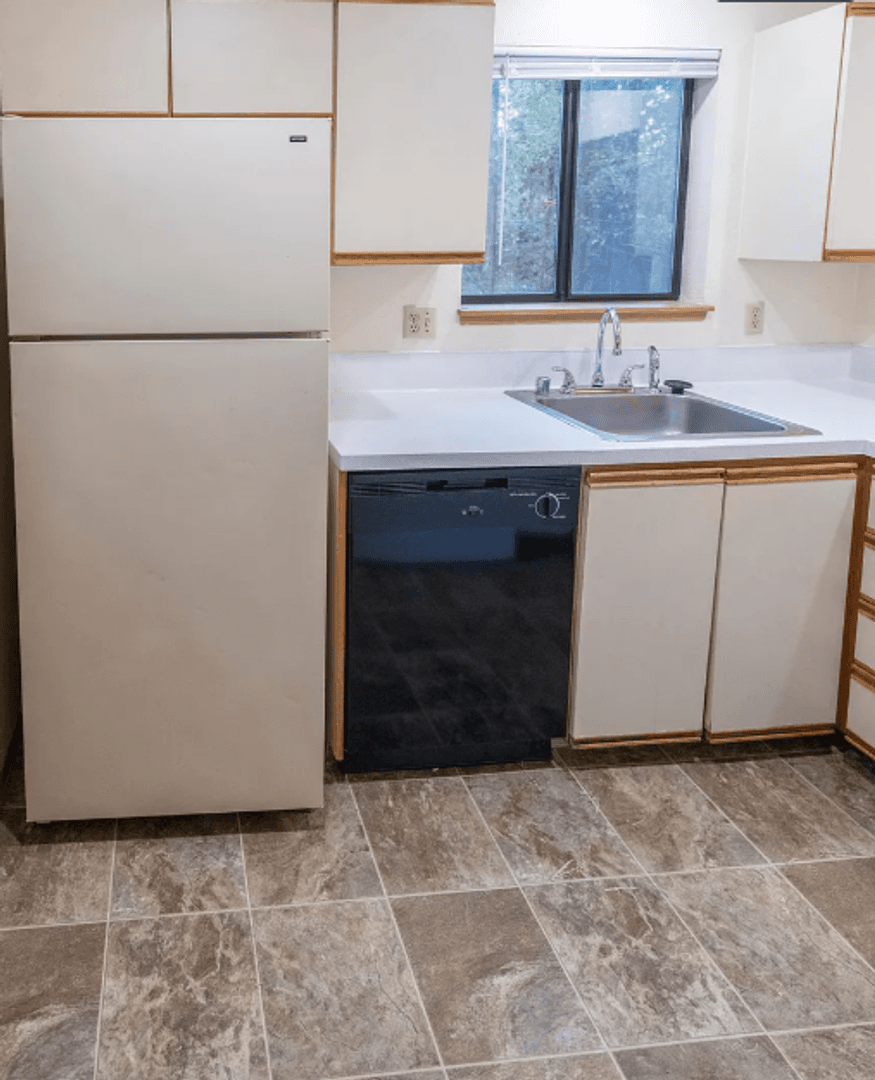 Federal Way Apartment: 117 South 330th Street