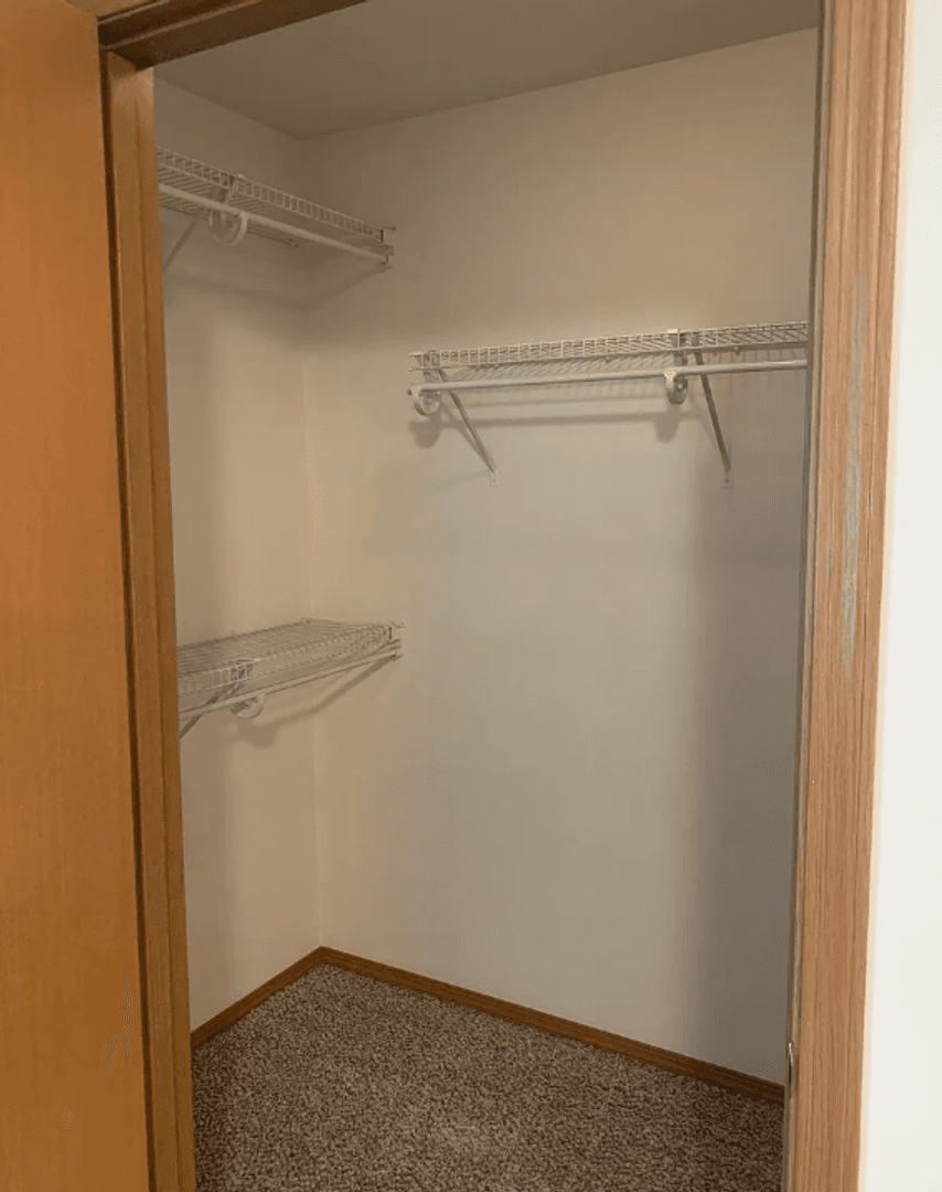 Puyallup Apartment: 215 23rd Ave SW