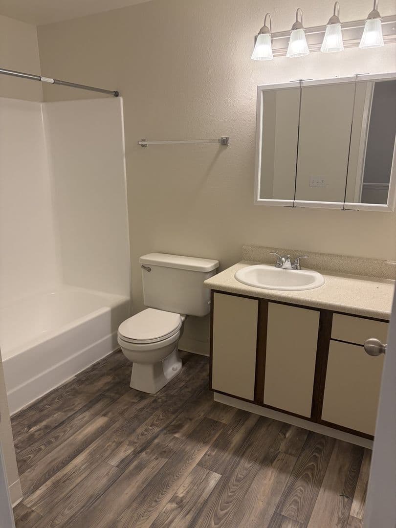 Federal Way Apartment: 24 South 341st Place