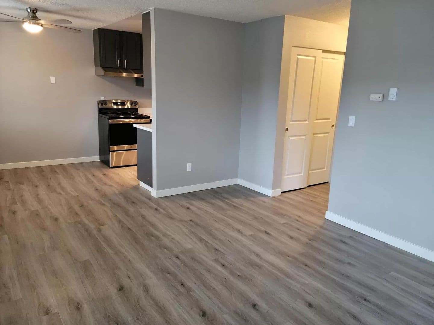 Tacoma Apartment: 14117 "C" Street South