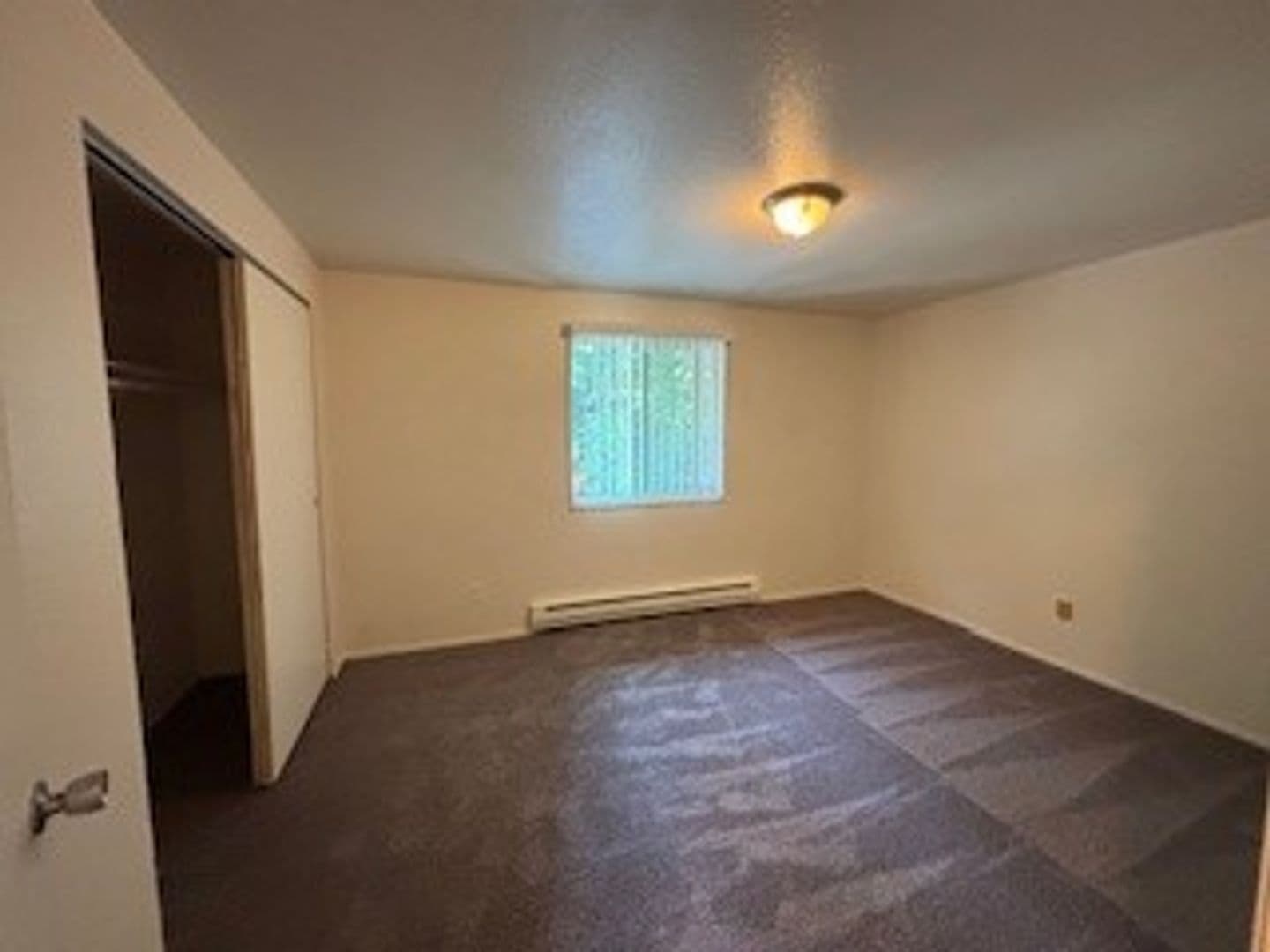 Kent Apartment: 724 2nd Ave S.
