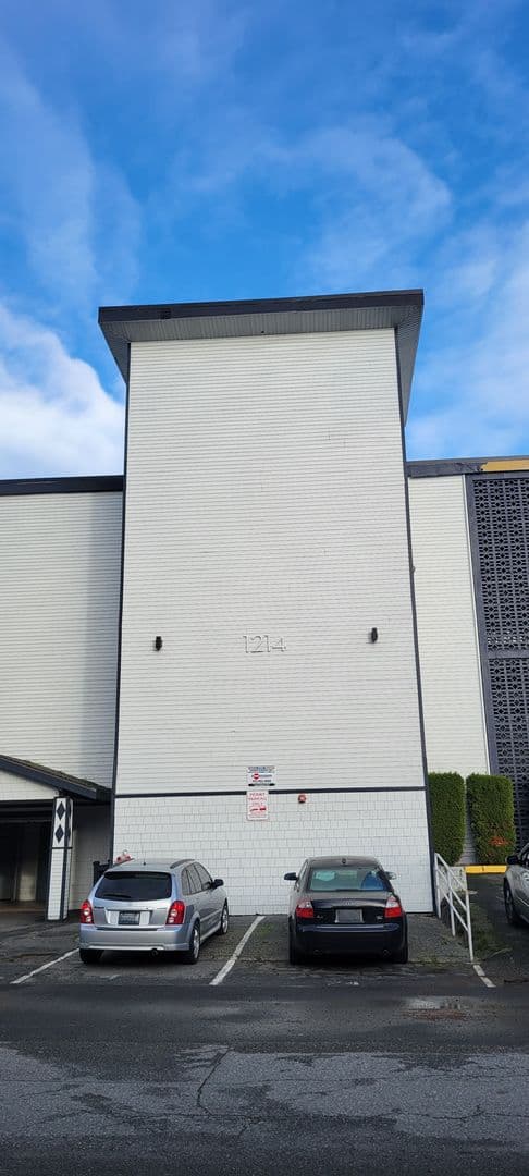 Burien Apartment: 12311 Ambaum Blvd SW & 1214 SW 124th Street