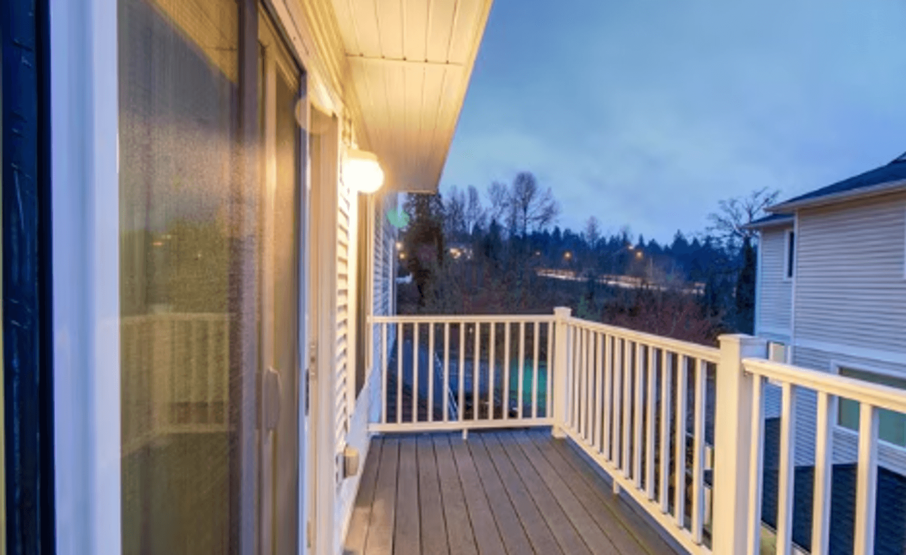 Puyallup Apartment: 215 23rd Ave SW