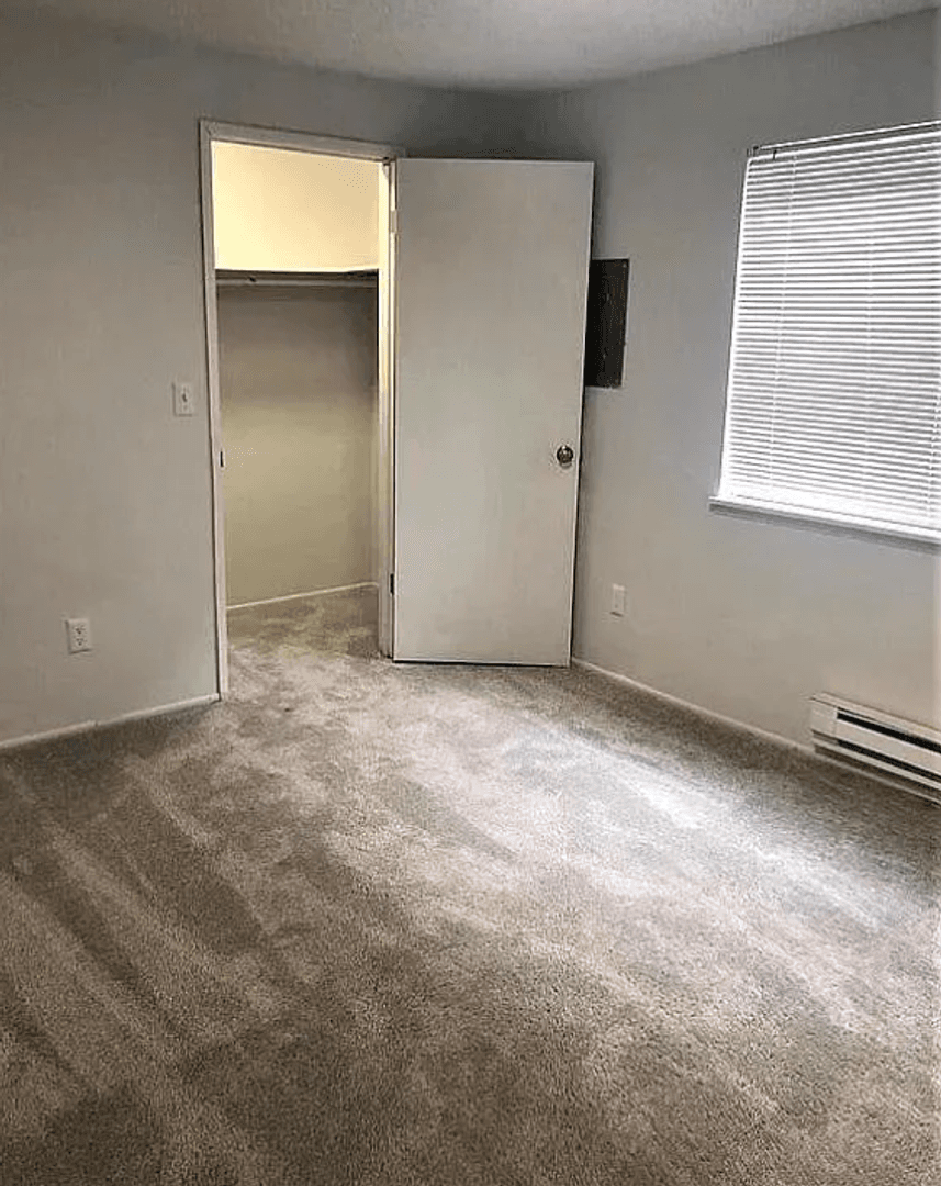 Auburn Apartment: 931, 935, 1001, 1007 ,1015 18th Street NE
