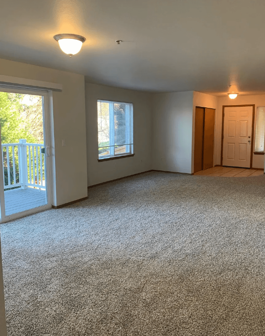 Puyallup Apartment: 215 23rd Ave SW