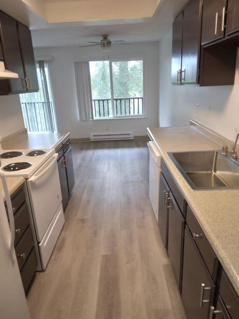Burien Apartment: 12201 Ambaum Blvd SW
