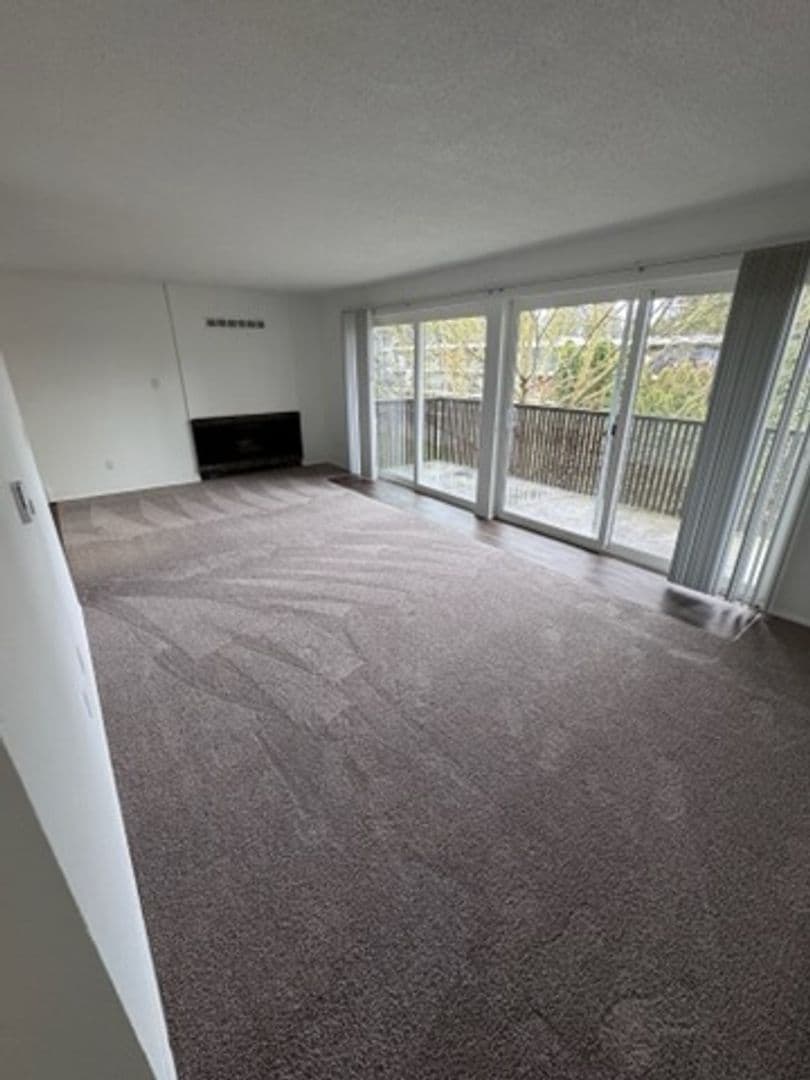 Burien Apartment: 12201 Ambaum Blvd SW
