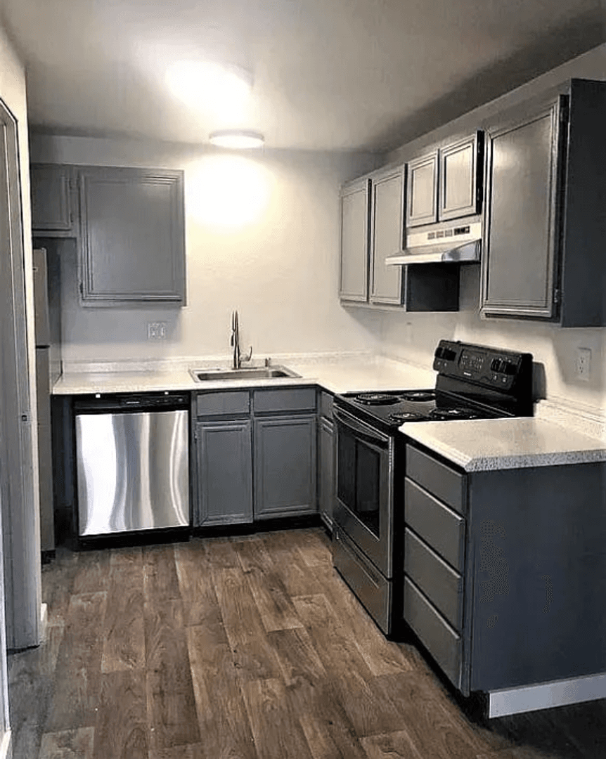 Auburn Apartment: 931, 935, 1001, 1007 ,1015 18th Street NE
