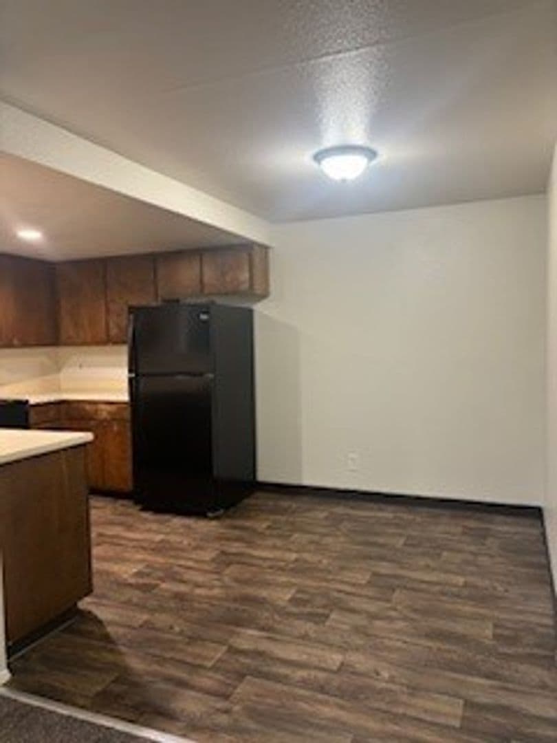 Kent Apartment: 724 2nd Ave S.