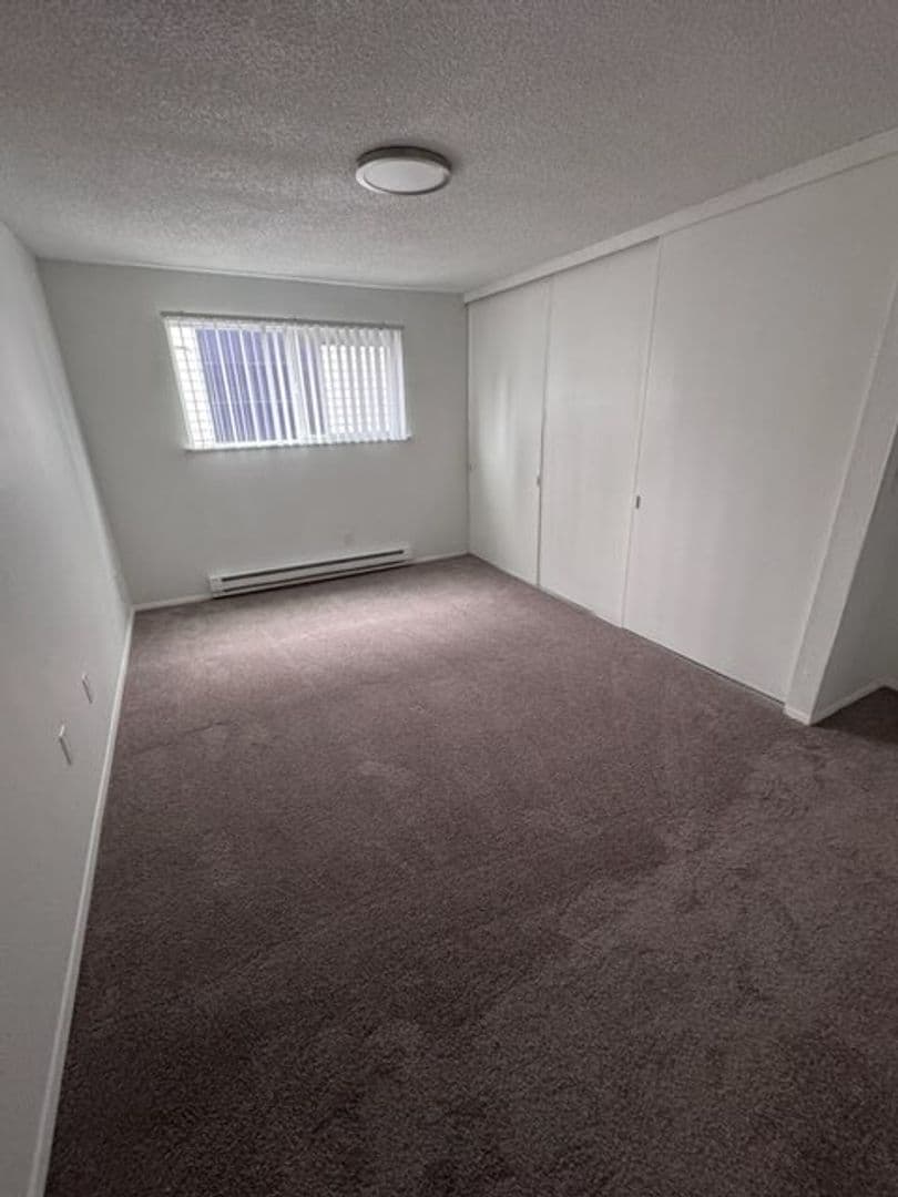 Burien Apartment: 12201 Ambaum Blvd SW