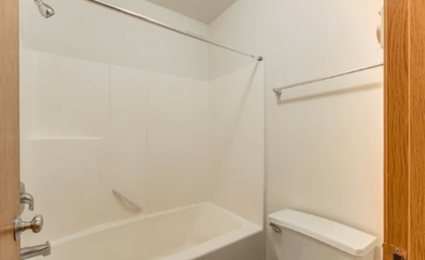 Puyallup Apartment: 215 23rd Ave SW