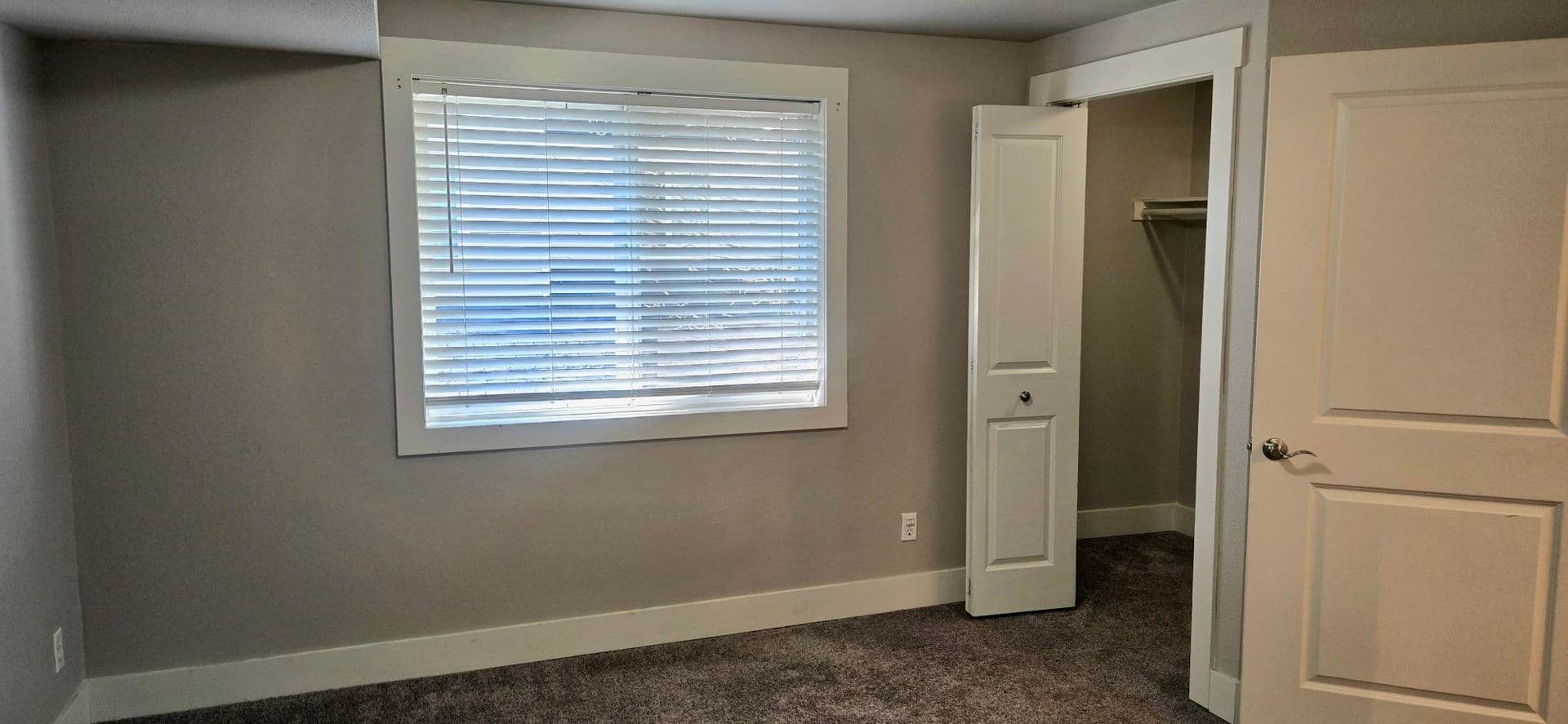 Puyallup Apartment: 215 23rd Ave SW