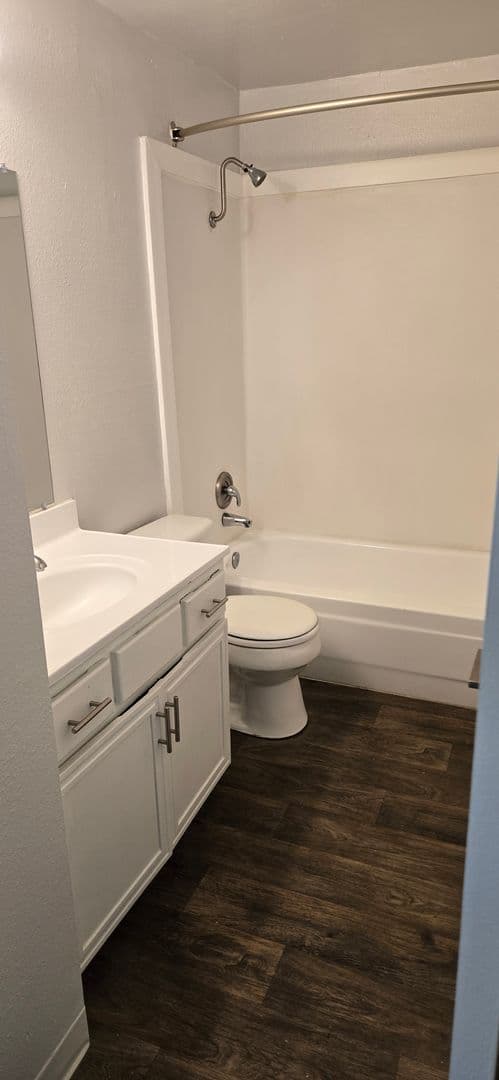 Auburn Apartment: 931, 935, 1001, 1007 ,1015 18th Street NE