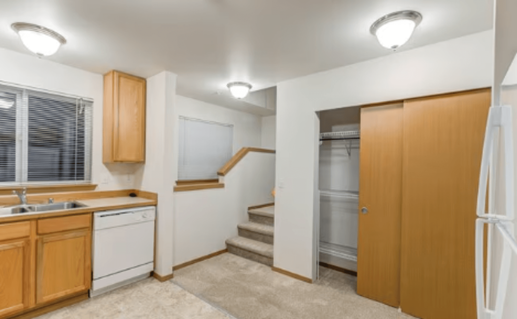 Puyallup Apartment: 215 23rd Ave SW