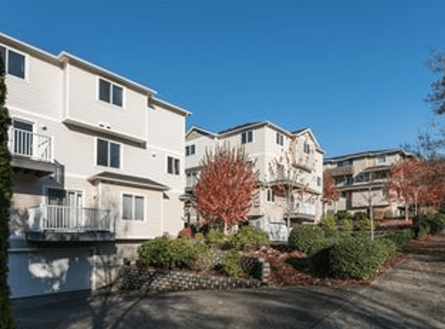 Puyallup Apartment: 215 23rd Ave SW