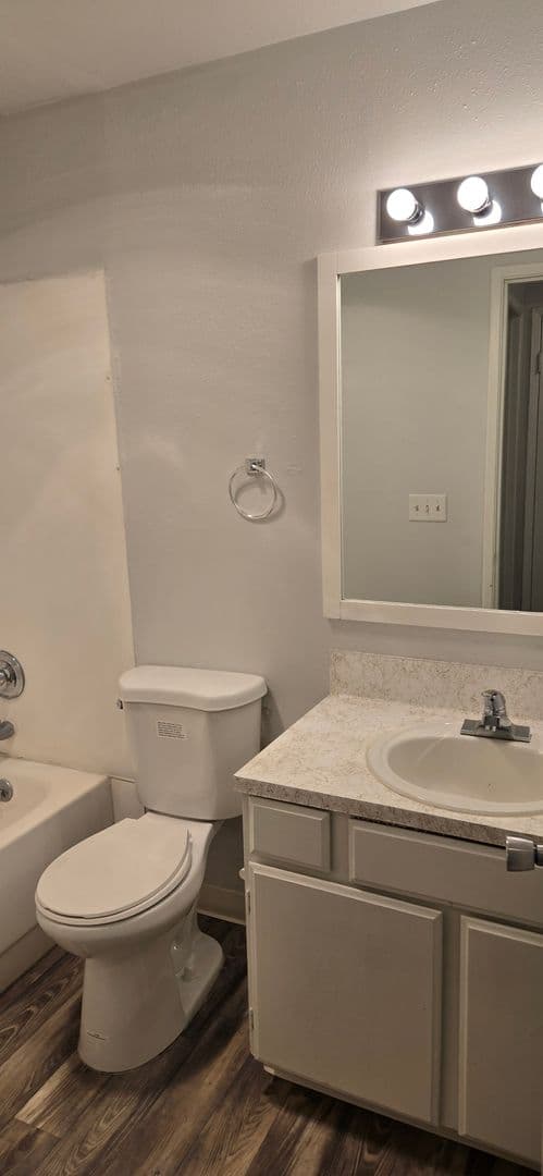 Auburn Apartment: 105 "N" Street SE