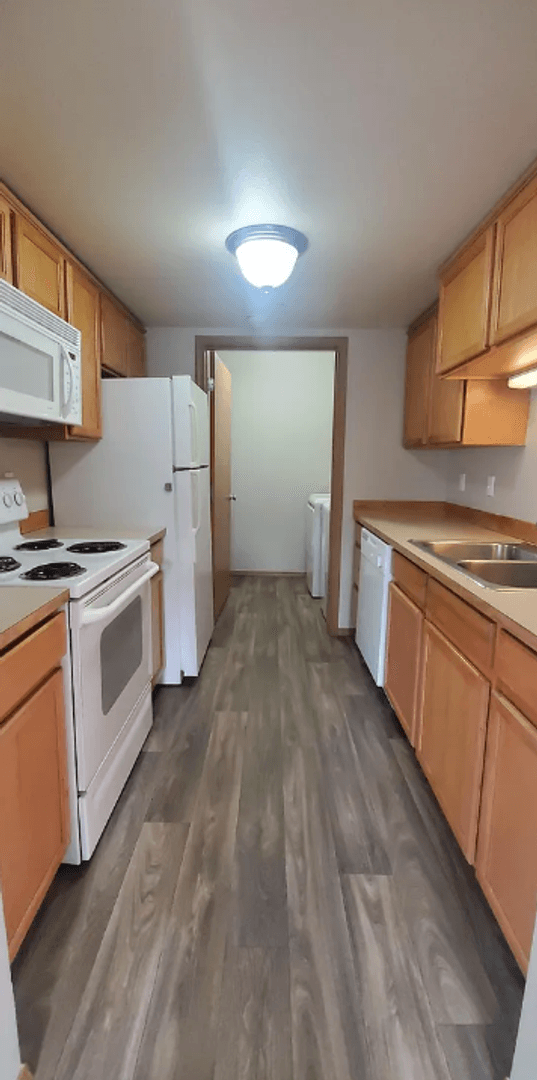Puyallup Apartment: 215 23rd Ave SW