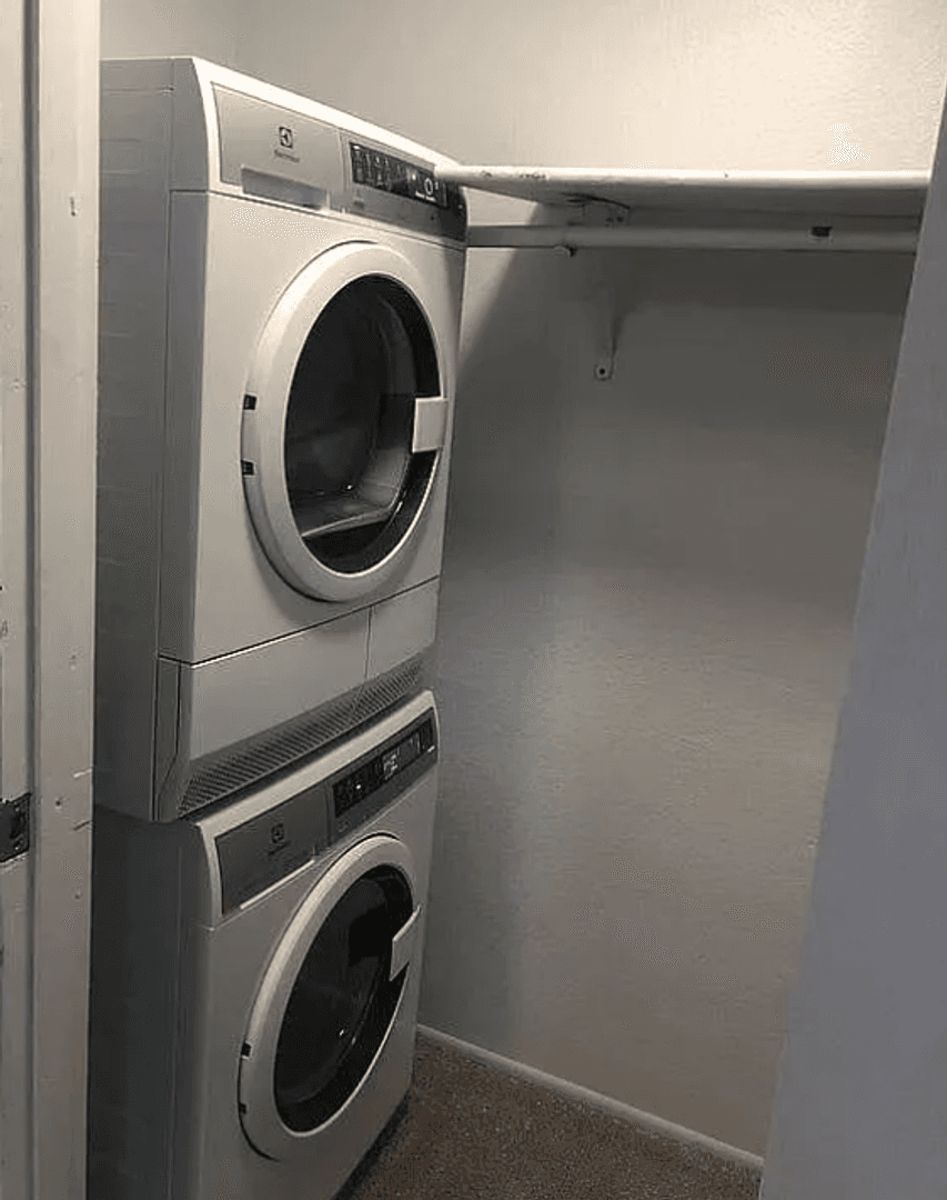 Auburn Apartment: 931, 935, 1001, 1007 ,1015 18th Street NE
