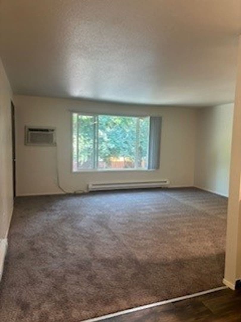 Kent Apartment: 724 2nd Ave S.