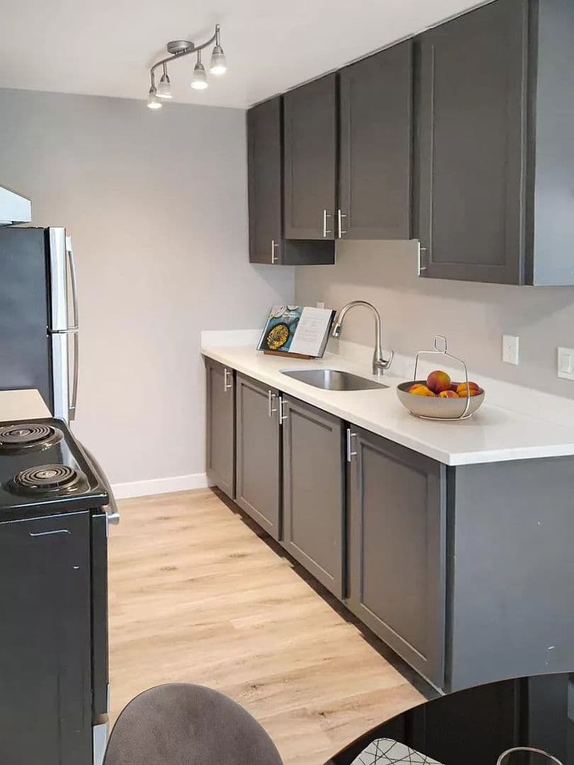 Tacoma Apartment: 14117 "C" Street South