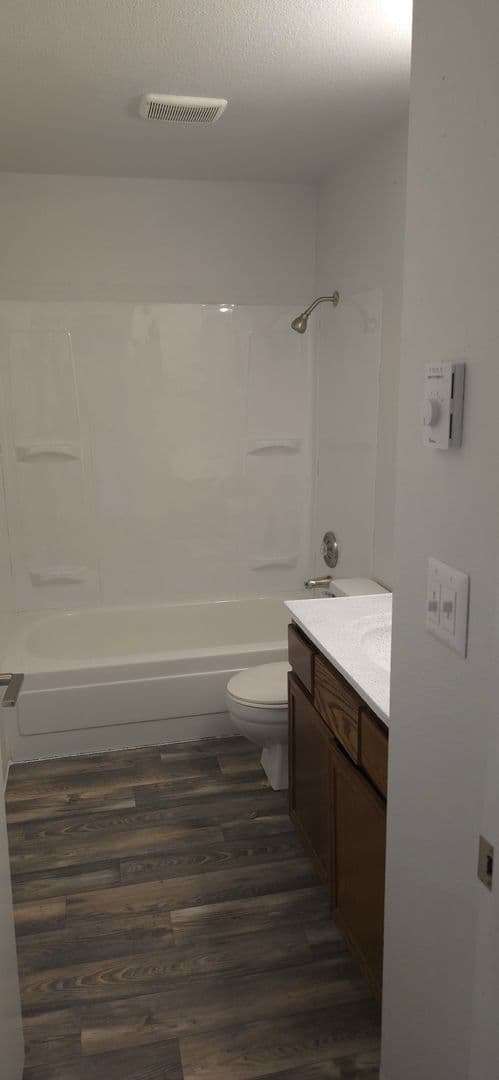 Auburn Apartment: 931, 935, 1001, 1007 ,1015 18th Street NE