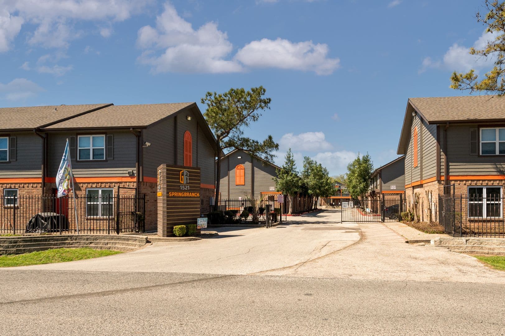 Houston Apartment: 1521 Sherwood Forest