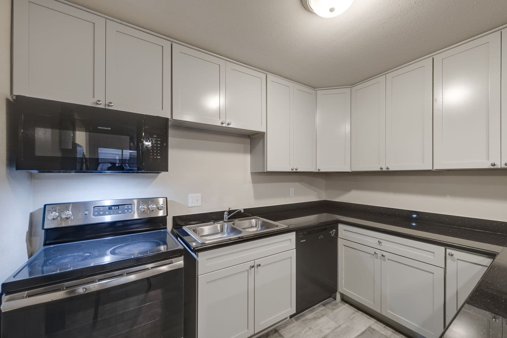 Houston Apartment: 3130 Mangum Rd