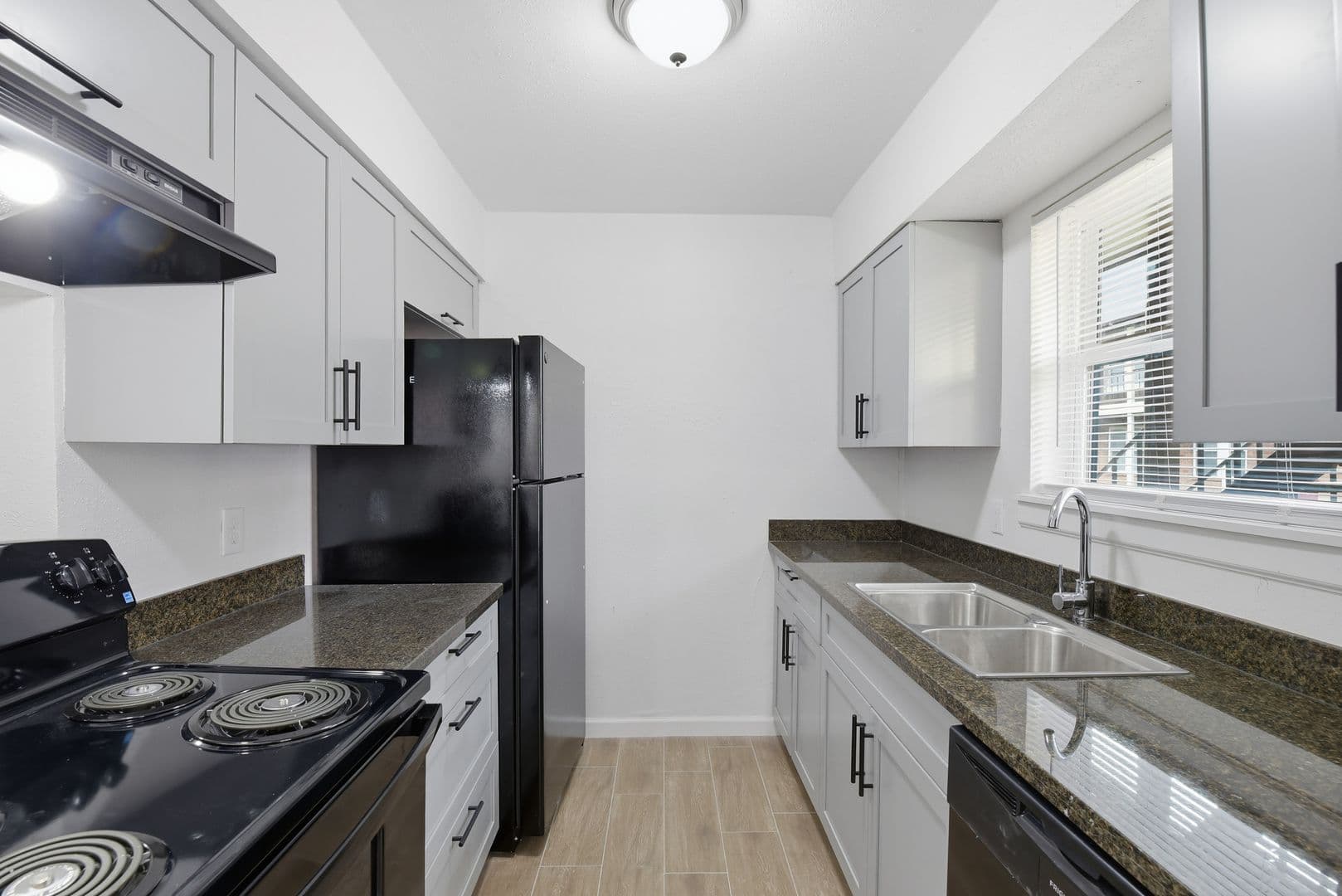 Houston Apartment: 1521 Sherwood Forest