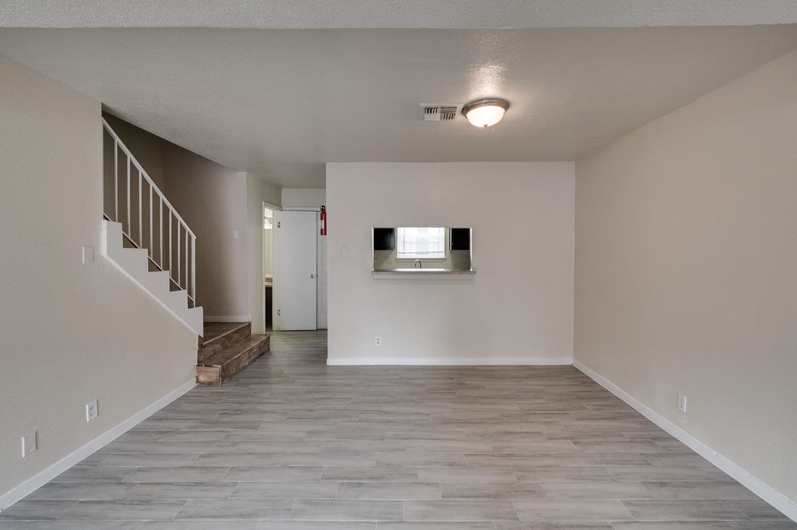 Houston Apartment: 1521 Sherwood Forest