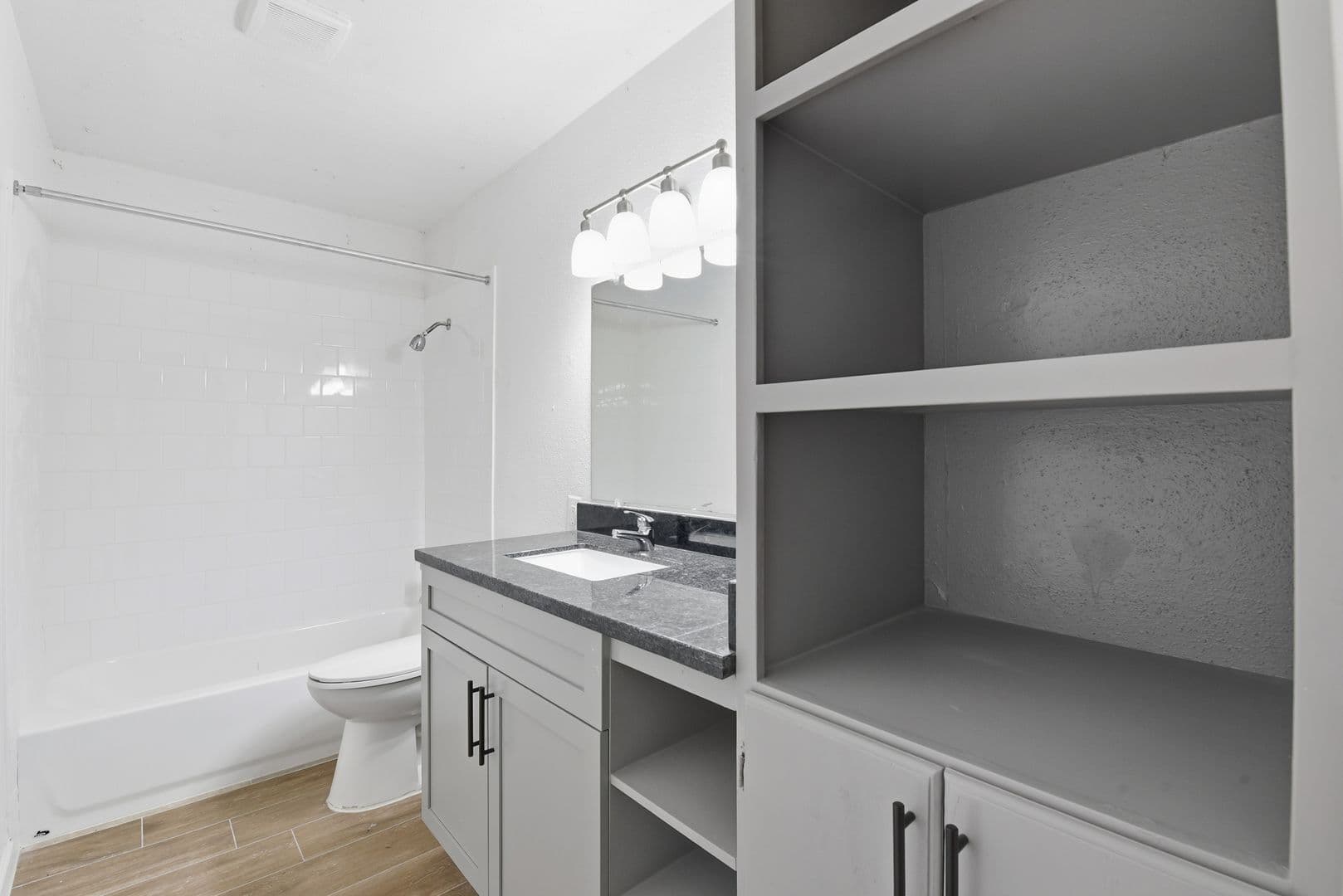 Houston Apartment: 1521 Sherwood Forest