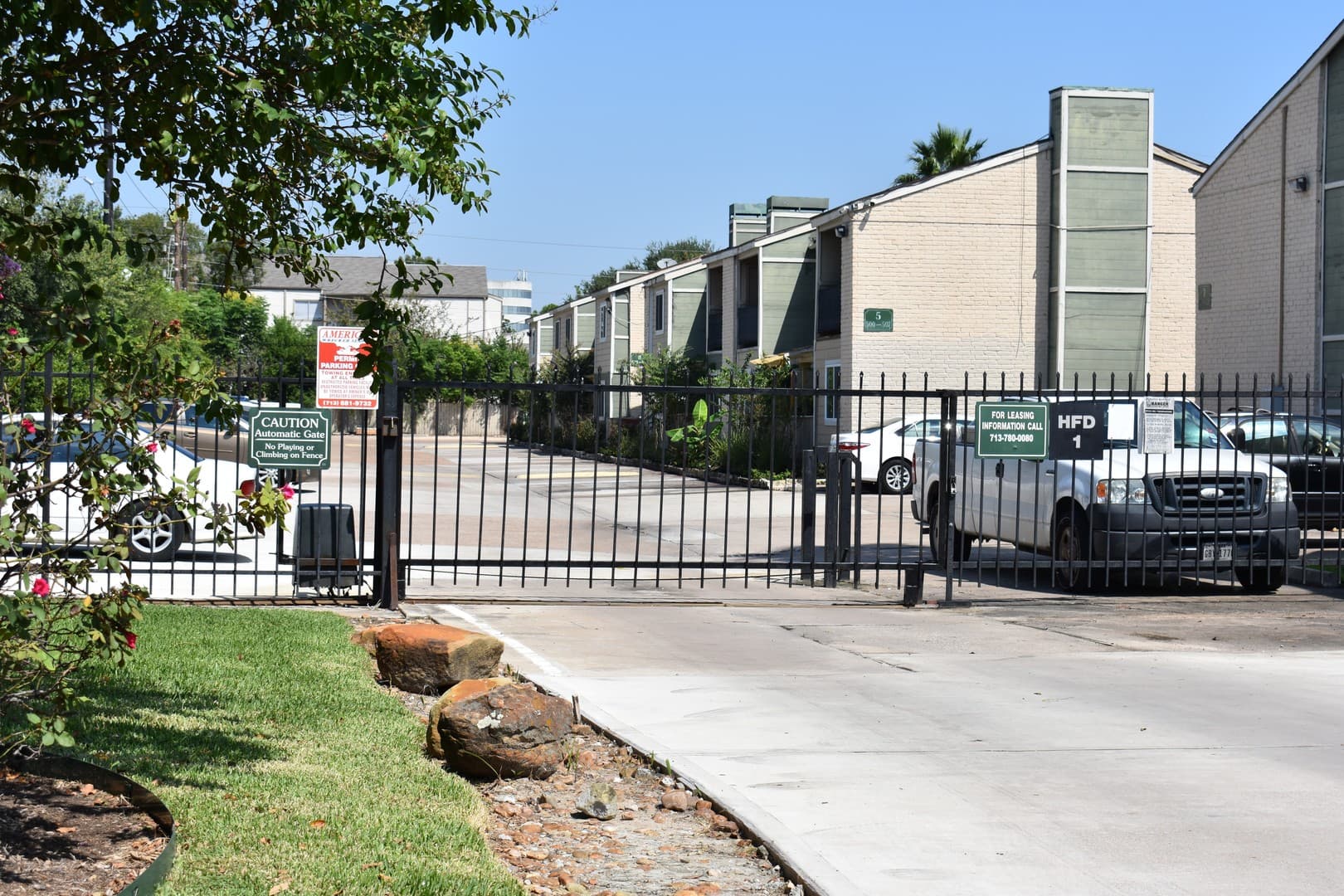 Houston Apartment: 10010 West Park Dr.