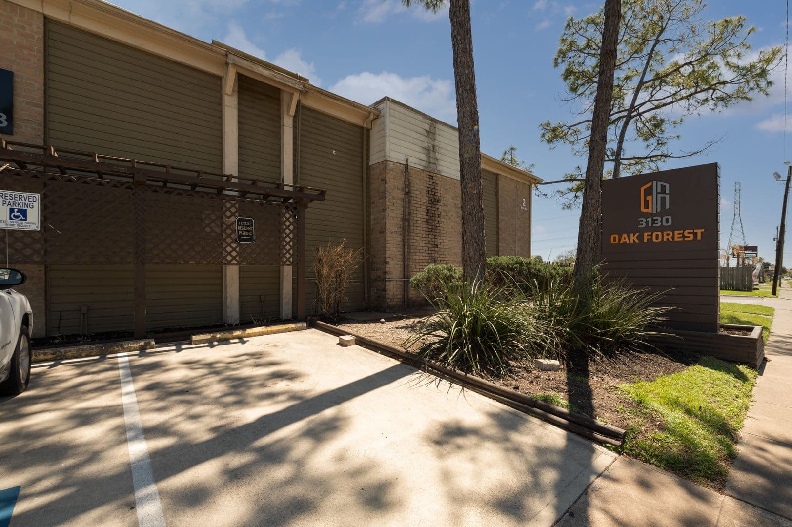 Houston Apartment: 3130 Mangum Rd